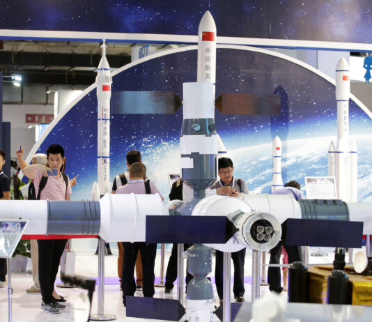 China promite să dezvolte turismul spațial și să exploreze spațiul îndepărtat în cursa cu SUA