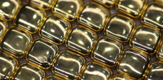 Dolarul american se prăbușește la minimul ultimelor patru luni, yenul se apreciază, iar aurul sparge pragul psihologic de 5.100 de dolari