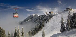 Probleme la telecabina din Poiana Braşov! Cablul a ajuns aproape de pârtie, schiorii au fost în pericol