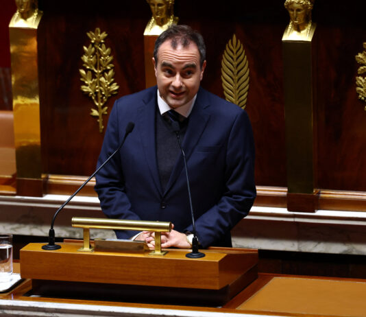 Franța este pe punctul de a adopta bugetul pentru 2026, punând capăt unei crize de luni de zile