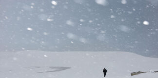 Soldați și utilaje de deszăpezire în Japonia luptă cu furtuni de iarnă periculoase