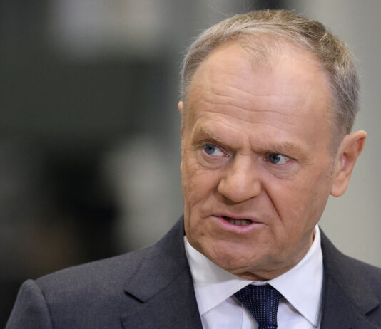 Polonia va investiga posibile legături între Epstein și Rusia, anunță premierul Tusk