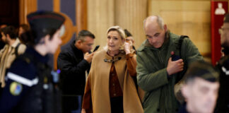 Procurorii francezi cer interdicție de a ocupa funcții publice pentru Marine Le Pen, dar nu exclud o candidatură prezidențială