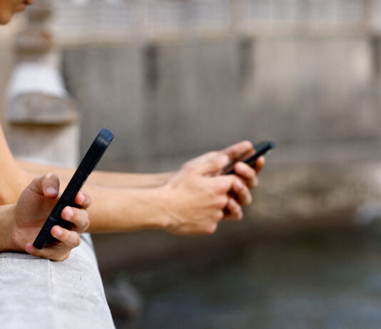 Turcia pregătește restricții dure pentru minori pe rețelele sociale: interdicții, verificare de vârstă și acces limitat pe timp de noapte