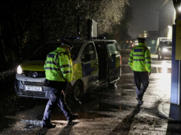 Minor de 13 ani arestat după ce doi adolescenți au fost înjunghiați la o școală din Londra