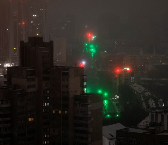 Rusia lansează „sute” de rachete și drone asupra Ucrainei într-un atac masiv aerian