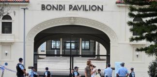 Presupusul atacator de pe plaja Bondi apare pentru prima dată în fața instanței