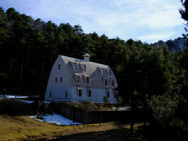 Descoperire arhitecturală în Spania: o clădire forestieră proiectată de Gaudi, confirmată oficial