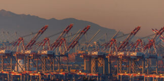 Trump crește tarifele globale: de la 10% la 15% pentru importuri