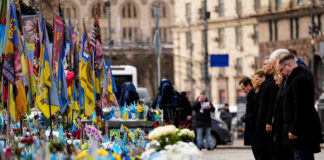 Zelenski marchează aniversarea războiului și promite că Ucraina va continua lupta, în timp ce aliații sunt divizați