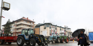 Fermierii din Serbia blochează drumurile și cer subvenții mai mari și interzicerea importurilor