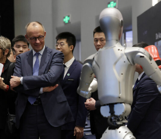 China își consolidează poziția în inteligența artificială și reduce decalajul față de SUA