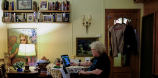 Roboți dansatori aduc sprijin și companie vârstnicilor din Barcelona