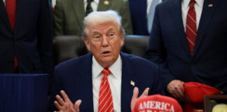 Operațiunile lui Trump împotriva Iranului marchează cea mai mare și riscantă miză de politică externă a saTraducere în română