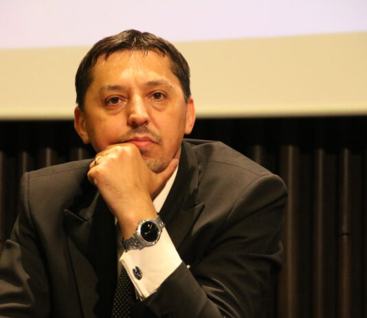 Prof. Univ. Dr. Daniel DAVID: Analfabetismul funcțional în România – ce arată analiza UNICEF și soluția QX Sursa: Prof. Univ. Dr. Daniel DAVID: Pentru o Românie Rațională!