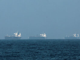 Mai multe petroliere atacate pe măsură ce conflictul SUA–Iran se extinde în regiune