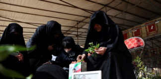 Iranul spune că blocada petrolului va continua până la încetarea atacurilor. Trump amenință cu intensificarea loviturilor