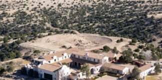 Autoritățile din New Mexico au început luni să cerceteze ferma de lux a lui Jeffrey Epstein