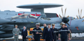 Franța va desfășura aproape o duzină de nave de război și analizează o misiune în Strâmtoarea Hormuz, spune Macron