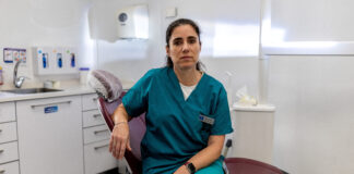 Un medic stomatolog din Israel lucrează zi și noapte pentru a identifica victimele războiului