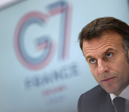 Macron: Prezența Franței în Orientul Mijlociu este defensivă după atacul asupra soldaților francezi