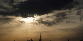 Companiile aeriene cresc prețurile și reduc zborurile din cauza scumpirii combustibilului