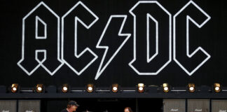 Chitaristul AC/DC, Stevie Young, spitalizat la Buenos Aires