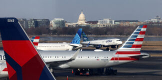 Companiile aeriene din SUA se bazează pe cerere și scumpesc biletele, în timp ce războiul cu Iranul afectează rivalii globali