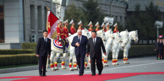 Liderul nord-coreean Kim îl întâmpină cu onoruri pe aliatul lui Putin, Lukașenko