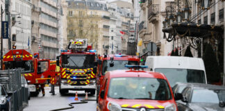 Incendiu la un hotel de lux din Paris: sute de persoane evacuate