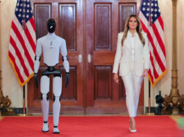 Robot, prezent alături de Melania Trump la Casa Albă, într-un eveniment dedicat promovării profesorilor AI