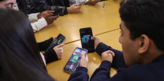 Marea Britanie se alătură eforturilor globale pentru limitarea timpului petrecut de copii în fața ecranelor