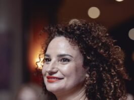 Ramona Pintea – Artistă română expune în SUA o serie de picturi care aduce în prim-plan eroinele uitate ale istoriei