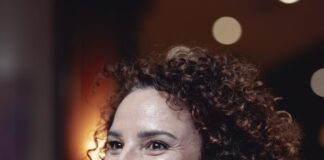 Ramona Pintea – Artistă română expune în SUA o serie de picturi care aduce în prim-plan eroinele uitate ale istoriei