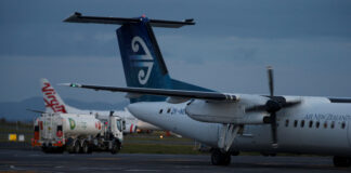 Creșterea prețurilor la combustibil forțează companiile aeriene să majoreze tarifele și să introducă taxe suplimentare