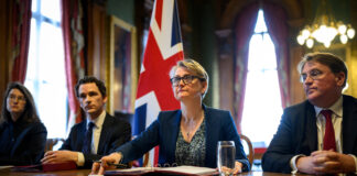 Marea Britanie: 40 de țări discută redeschiderea Strâmtorii Ormuz după blocada Iranului