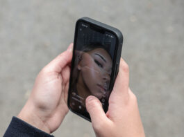 Grecia interzice rețelele sociale pentru copiii sub 15 ani din 2027 și cere acțiuni la nivelul Uniunea Europeană