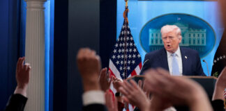 Trump anunță tarife de 50% pentru țările care furnizează arme Iranului
