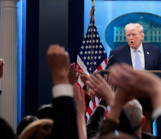 Trump anunță tarife de 50% pentru țările care furnizează arme Iranului