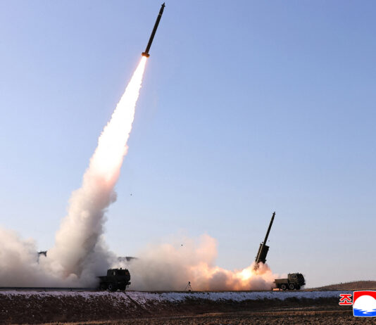 Coreea de Nord prezintă o rachetă cu submuniții și noi capabilități de război electronic