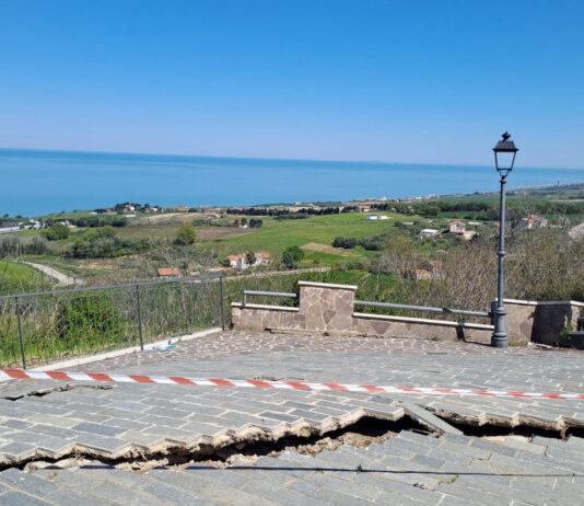 Italia alocă fonduri de urgență pentru redeschiderea căii ferate și autostrăzii după alunecarea de teren de pe un coridor cheie al Adriaticii