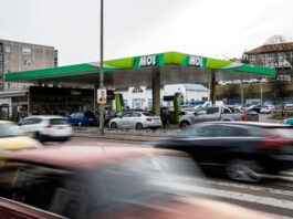 Liderul opoziției din Ungaria, Péter Magyar, va discuta cu conducerea MOL despre aprovizionarea cu combustibil