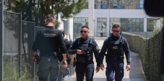 Cinci persoane rănite în două atacuri armate la Atena: un suspect de 89 de ani este căutat de poliție