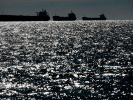 „Flota fantomă” rusească, nesupusă amenințărilor lui Starmer: aproape 100 de nave au traversat apele britanice