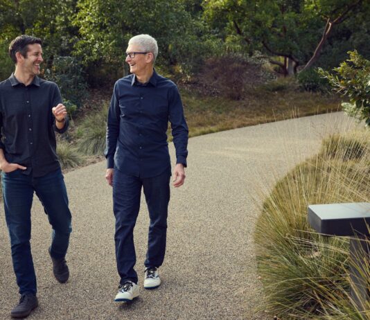 Tim Cook se retrage de la conducerea Apple după 15 ani: John Ternus preia un imperiu de 4 trilioane de dolari