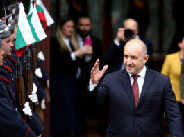 Bulgaria votează în timp ce fostul președinte pro-rus conduce în sondaje