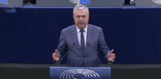 Dan Nica, atac dur în Parlamentul European: „Bolojan s-a legat cu lanțul de calorifer și refuză să plece” – (VIDEO)