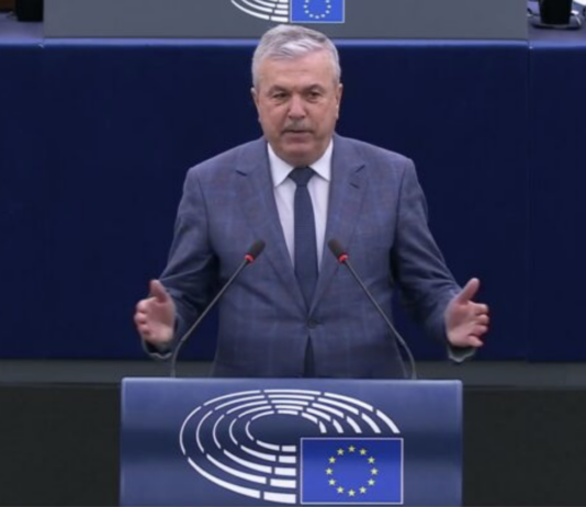 Dan Nica, atac dur în Parlamentul European: „Bolojan s-a legat cu lanțul de calorifer și refuză să plece”