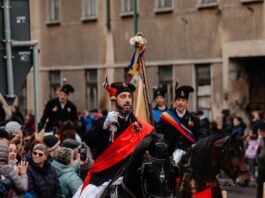 Jeni și Dani Boc – o poveste de dragoste începută la jocul strămoșesc și pecetluită de tradiția Junilor Curcani