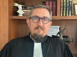 De la un geamantan vechi la costumul de june: Adrian Rusu, avocatul care duce cu mândrie tradiția Brașovului mai departe